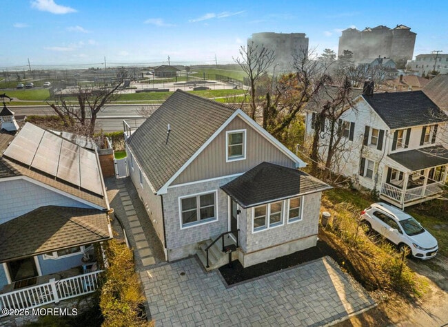 Building Photo - 427 Hoyt St