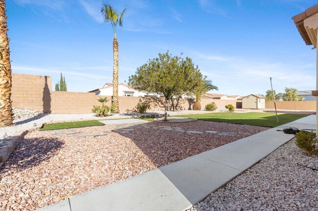 Building Photo - Canyon Falls Single-Story: Chef’s Kitchen, Office + Built-In BBQ Yard (3-Car)