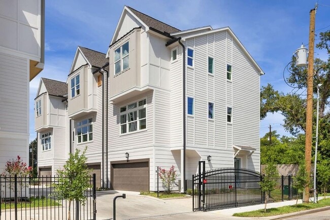 Building Photo - 2121b Hoskins Dr