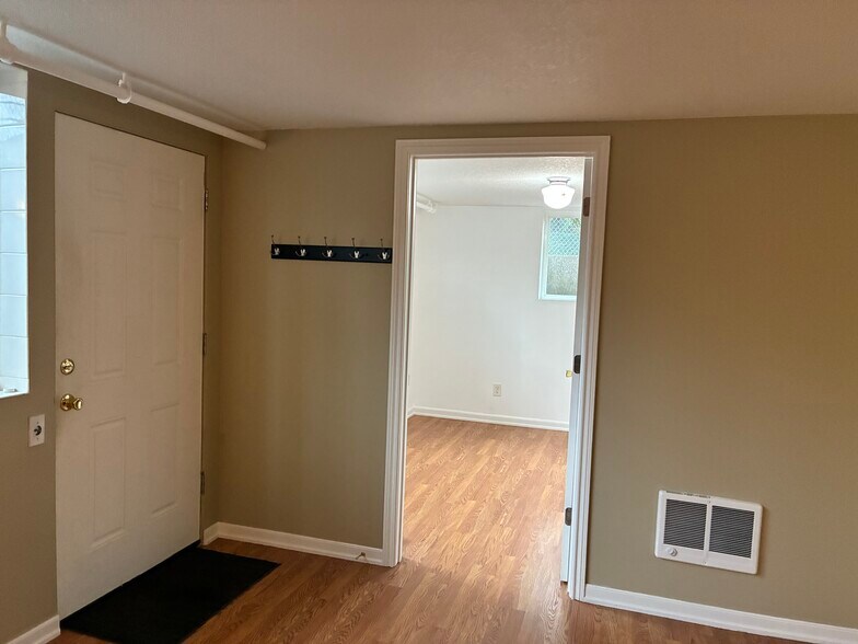 Building Photo - 5508 SE Harold St