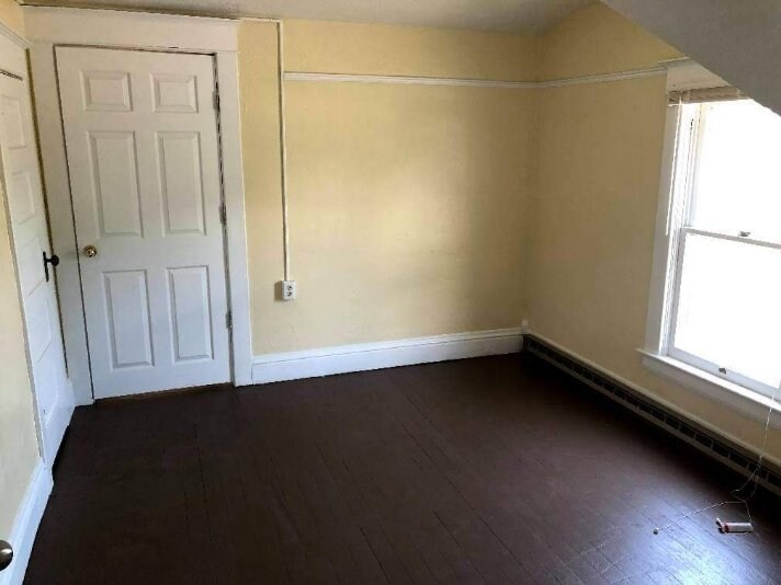 Building Photo - 802 10th Ave