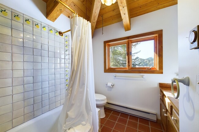 Building Photo - 209 E Reds Rd