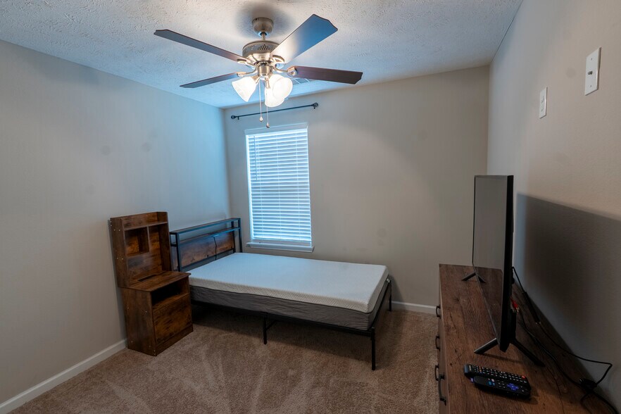 2nd Room (2) - 3039 Rg Buchanan Dr