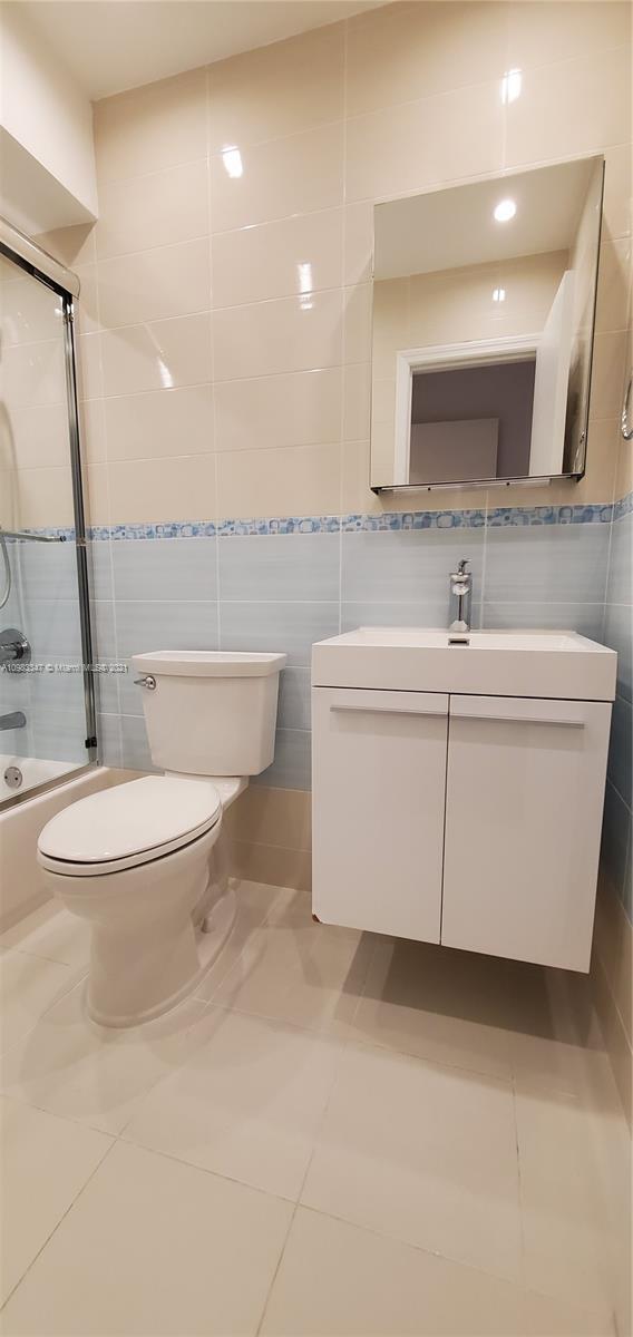 Building Photo - 6518 SW 129th Ave