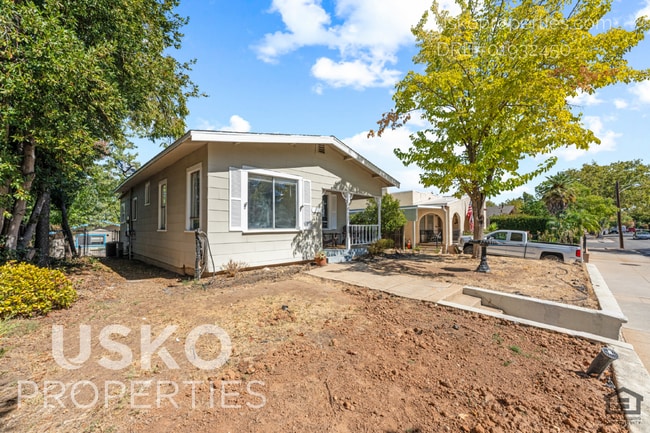 Building Photo - 808 Main St