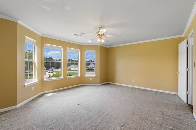 Building Photo - Spacious 3 Bedroom Home Near Downtown Gree...