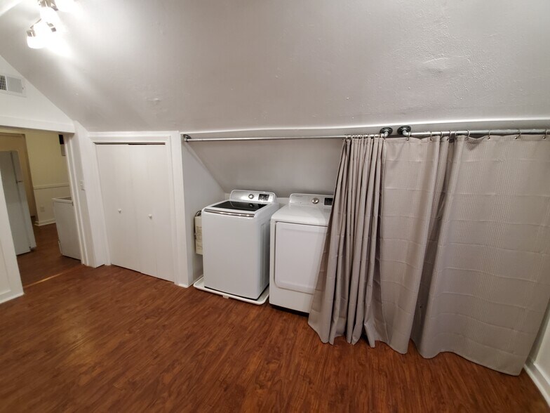 Laundry in bedroom #2 - 4024 Niles Rd