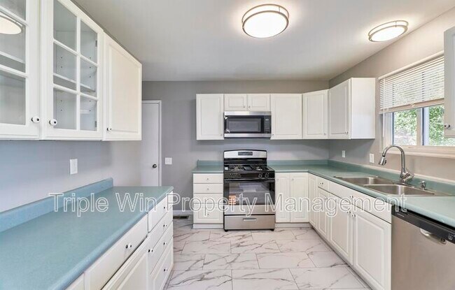 Building Photo - 1405 Willowbrook Dr