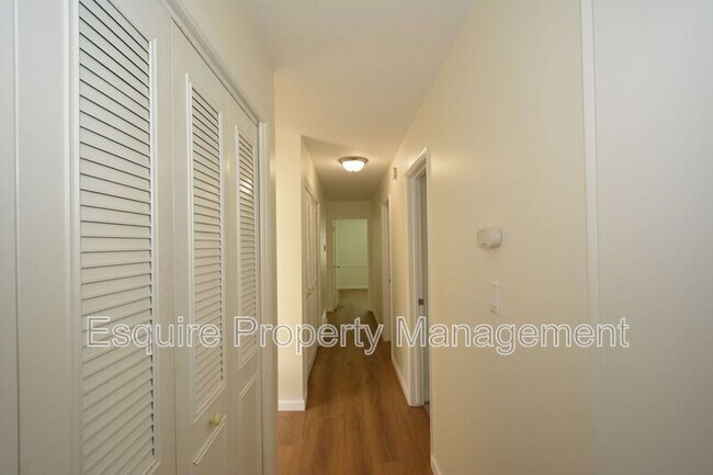 Building Photo - 283 Calle Higuera