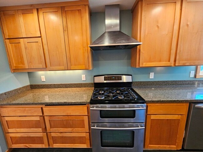 Building Photo - 3Bd/1.5Ba Single Story Home-For Viewing!