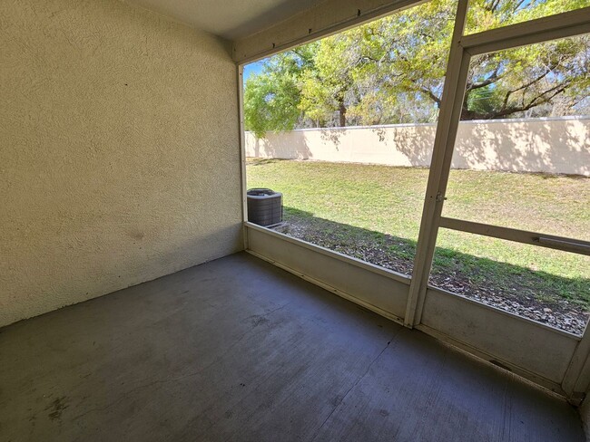 Building Photo - Brandon townhome with 2 bedrooms, 2 baths ...