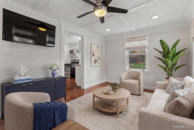 Building Photo - 424 Main St