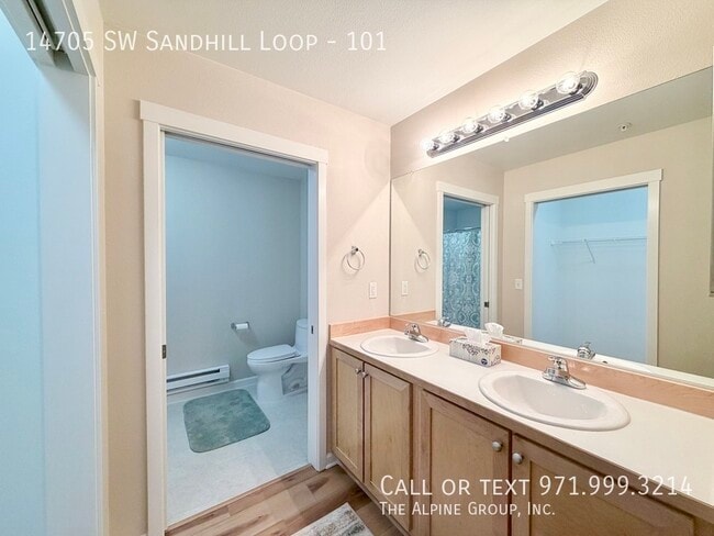 Building Photo - 14705 SW Sandhill Loop