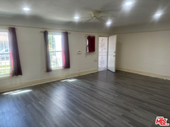 Building Photo - 5850 Arlington Ave