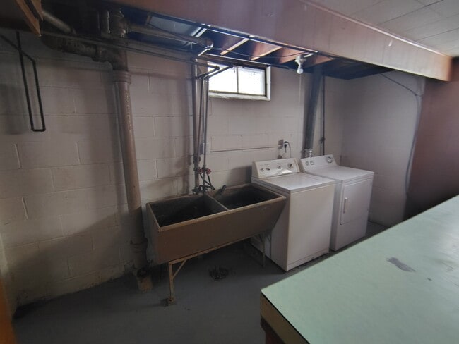 Building Photo - 2516 Lawndale Ave