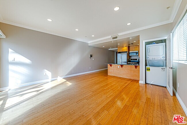 Building Photo - 3061 W 12th Pl