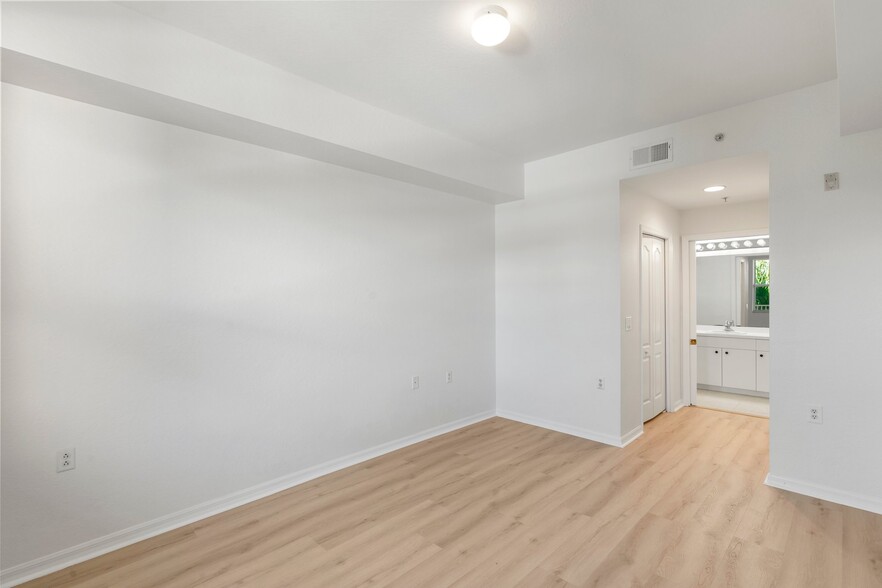 Main Bedroom - 8570 Kingbird Loop