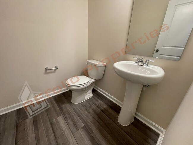 Building Photo - 2421 Hedge Maple Dr