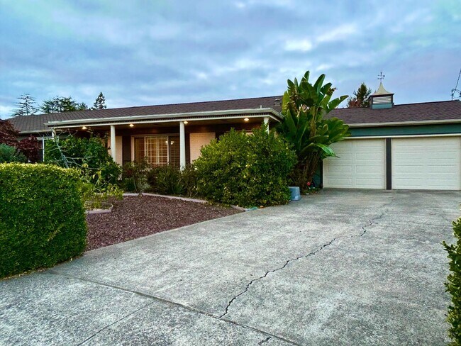 Building Photo - 216 Hampton Ct