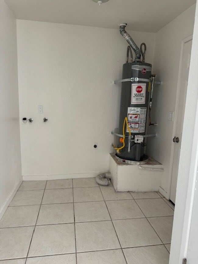 Building Photo - Beautiful Triplex in Ripon