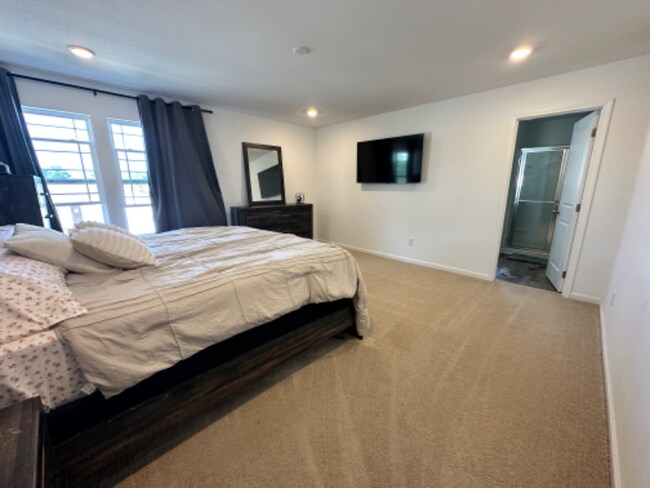 Building Photo - 4145 Bradley Dr