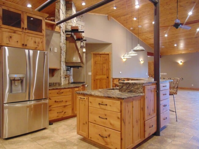 Building Photo - Majestic 3 Bed Mid MO Ranch!