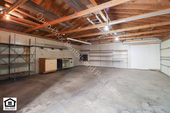 Building Photo - Now available 3 bedroom home