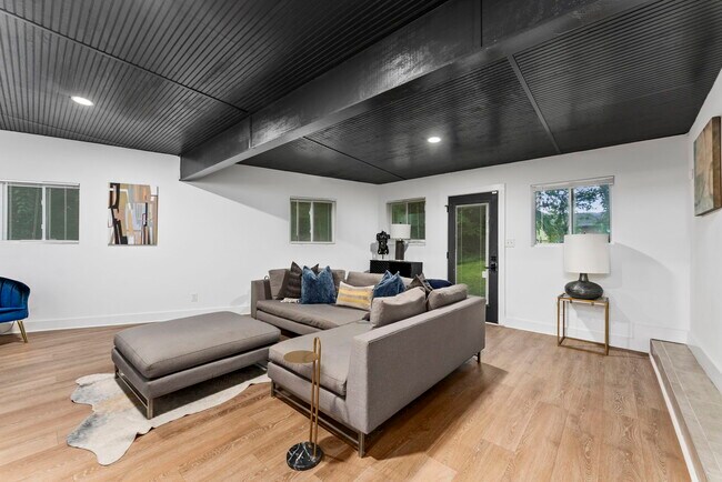 Building Photo - 2874 Grand Ave SW