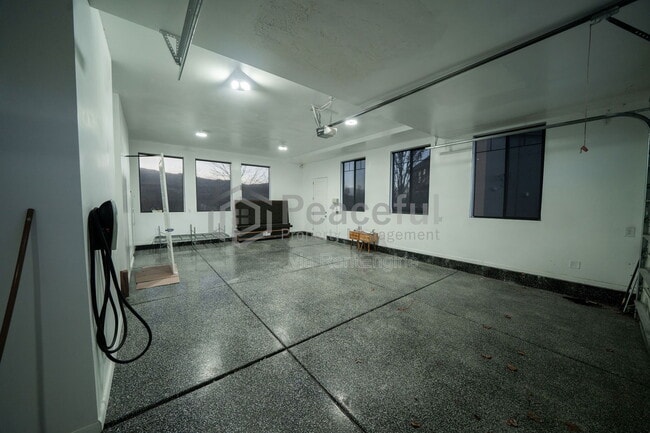 Building Photo - 1867 S Prairie Pond Rd