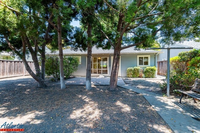 Building Photo - Stylish Home | Remodeled | Desirable Location
