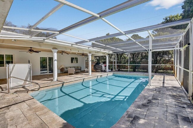 Building Photo - 7000 Plantation Rd