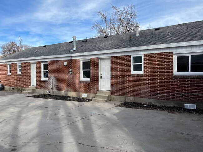 Building Photo - Lambourne Duplex