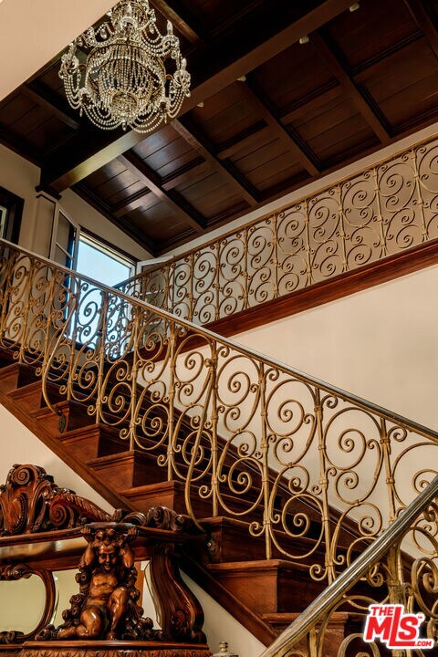 Building Photo - 1004 N Beverly Dr