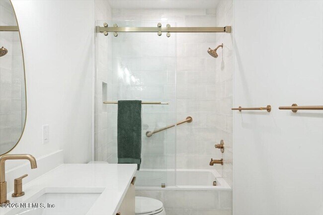 Building Photo - 114 12th Ave S