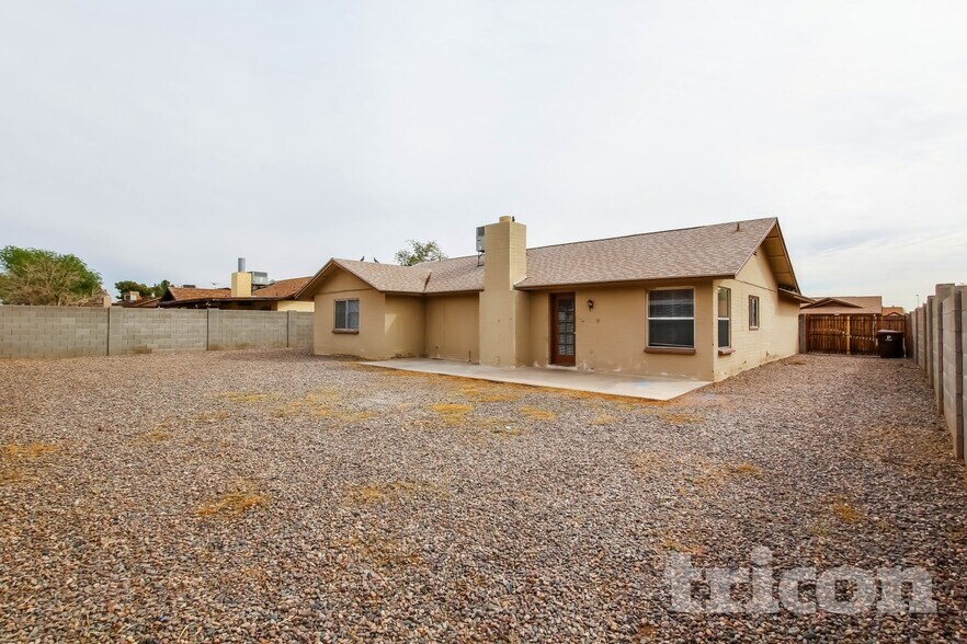 Building Photo - 6926 W Cameron Dr