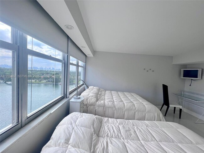 Building Photo - 5838 Collins Ave