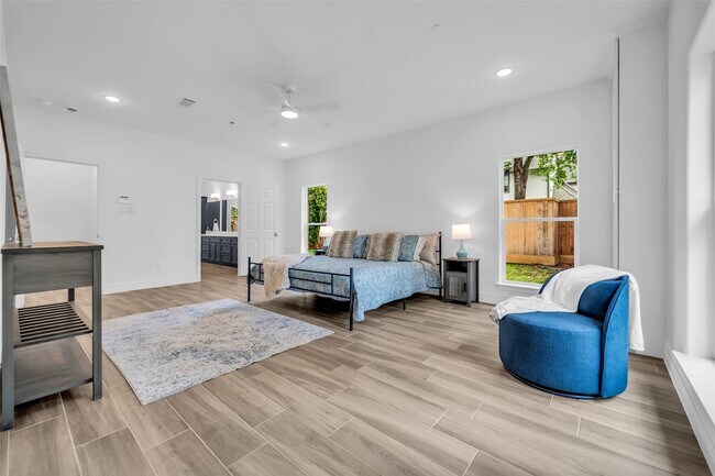 Building Photo - 11314 Williamsburg Dr