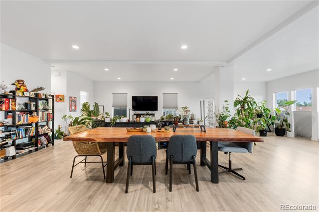 Building Photo - 1400 W Alaska Pl