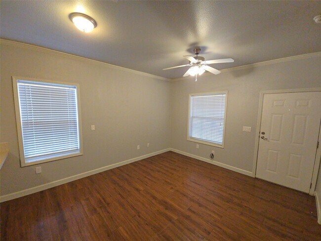 Primary Photo - 2607 Virginia Ave