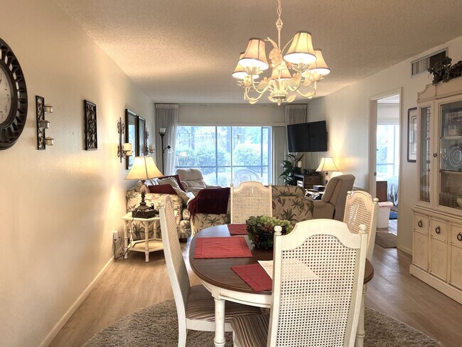 Building Photo - 2BR/2BA Ground Level Condo in Venice Ave C...