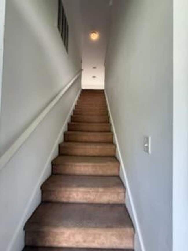 Building Photo - Convenient Southside Bungalo