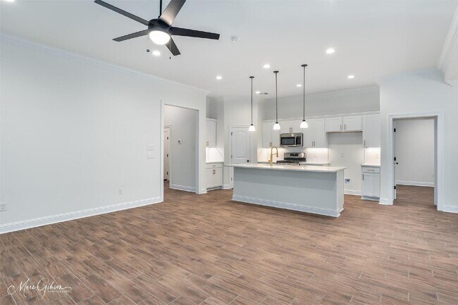 Building Photo - "Charming 3-Bedroom Bossier City Home with 2 Full Baths and 1848 Sq Ft of Comfort!"
