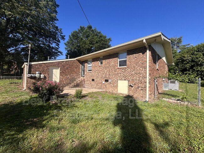 Building Photo - 4000 Webb Rd