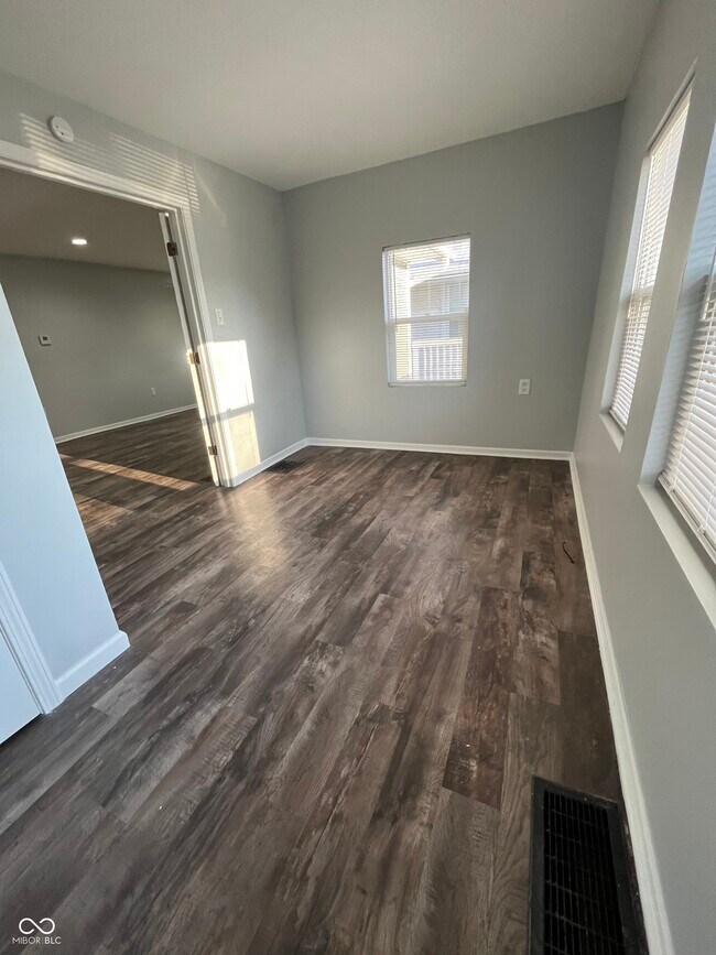 Building Photo - 742 N Denny St