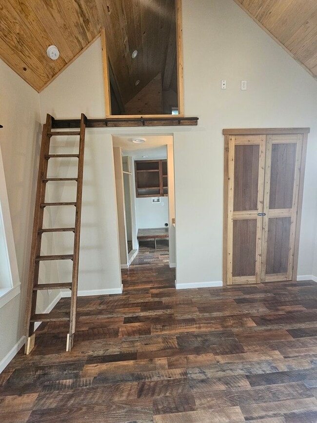 Building Photo - Must See 2 BED/1.75 Bath Home Available 10...