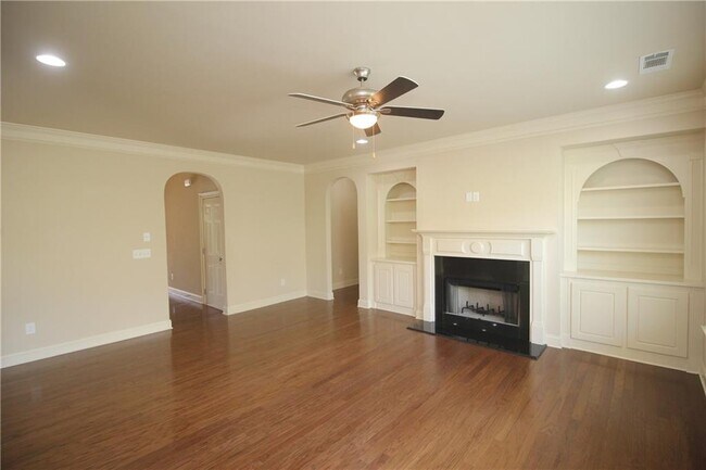 Building Photo - 1665 Gallant Fox Ln