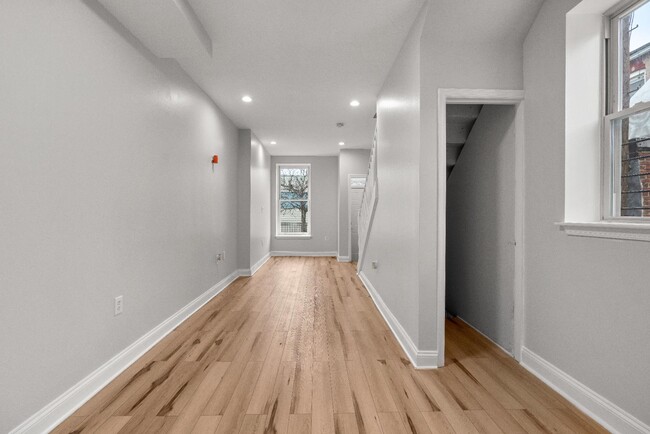 Building Photo - 200 N Glover St