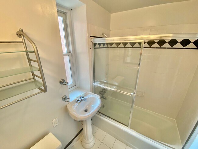 Building Photo - Have Breakfast at Tiffany's! Dupont's Gleaming Light Filled 2 En-suites w/ W/D at the Tiffany!