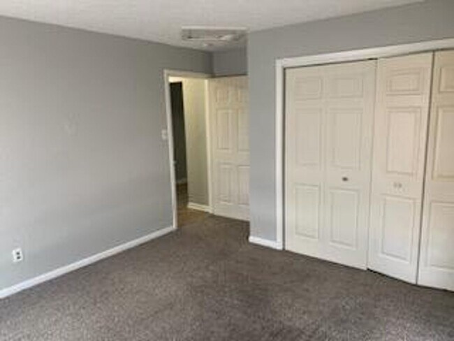 Building Photo - Spacious Two Bedroom Apartment near Oceana