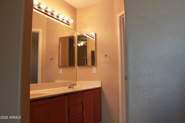 Building Photo - 921 S Val Vista Dr